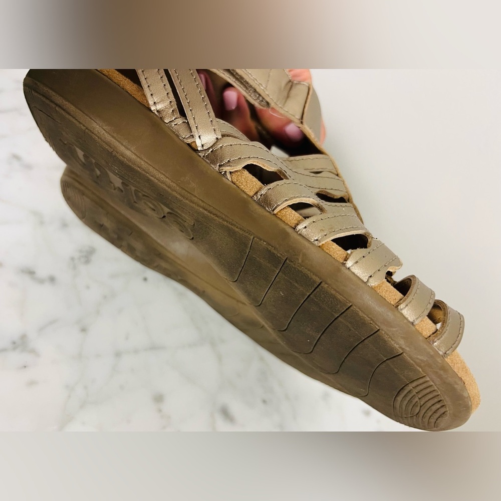 Earth Origins Bevvy Gladiator Sandals – 8M Gold - Picture 15 of 16